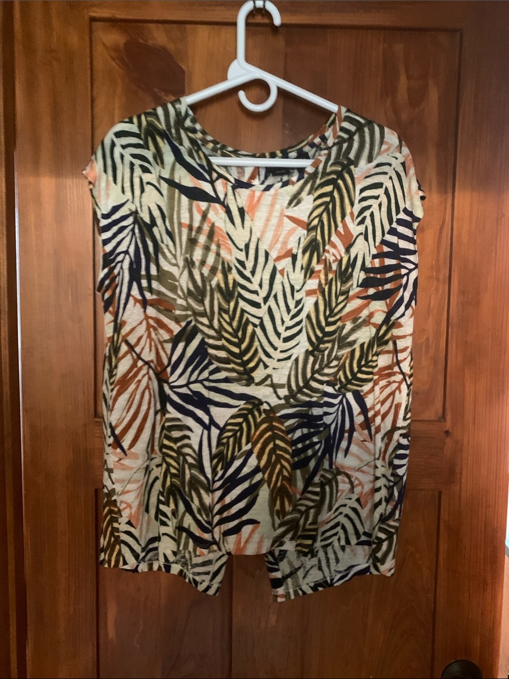 Tahari Multicolor Leaf Print Short Sleeve Top, size XL